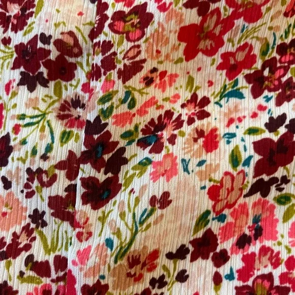 Vince Camuto V-Neck Floral Tank Blouse. Very feminine. Very pretty. Lined. - Picture 13 of 13